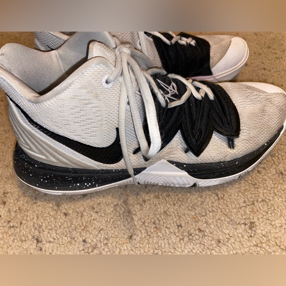 kyrie shoe white